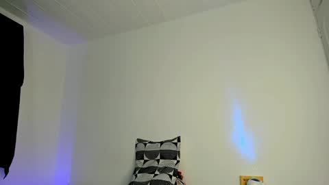 Snapshot of andy_0018 chatting on February 6, 12:33 am Andy online show from February 6, 12:33 am