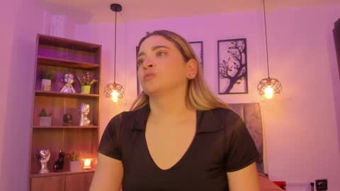 Snapshot of andy_and_emma chatting on December 17, 4:00 pm andy_and_emma online show from December 17, 4:00 pm