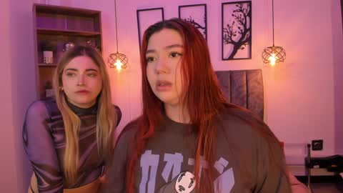 Snapshot of andy_and_emma chatting on December 28, 12:35 pm andy_and_emma online show from December 28, 12:35 pm