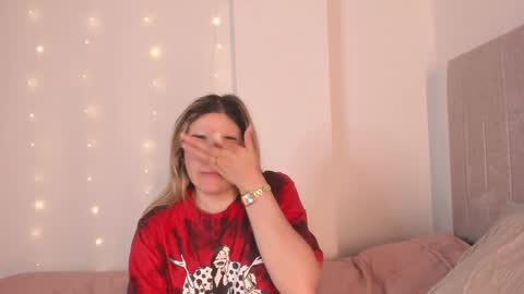 Snapshot of andy_and_emma chatting on December 29, 3:57 pm andy_and_emma online show from December 29, 3:57 pm