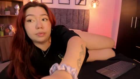 Snapshot of andy_and_emma chatting on February 20, 3:52 pm andy_and_emma online show from February 20, 3:52 pm