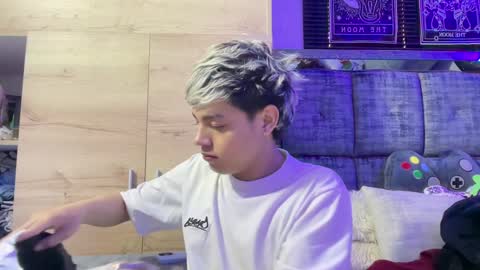 Snapshot of andy_belier chatting on December 2, 12:18 pm Andy online show from December 2, 12:18 pm