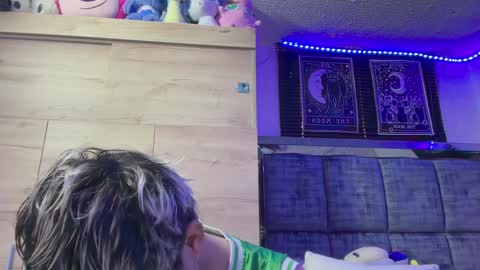 Snapshot of andy_belier chatting on December 4, 12:14 pm Andy online show from December 4, 12:14 pm