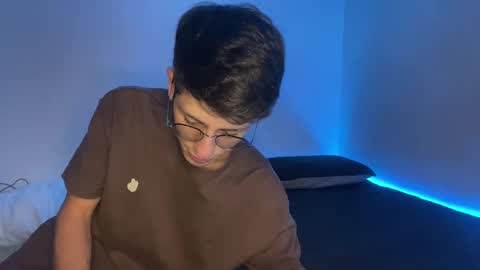 andy_collins__ online show from March 3, 10:42 pm