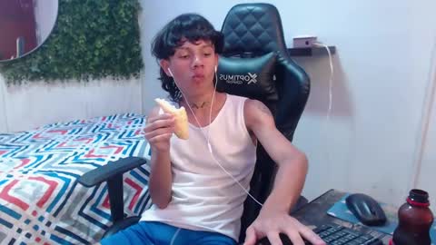 andy_dan1 online show from December 4, 3:21 pm