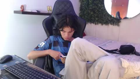 andy_dan1 online show from January 9, 11:45 pm