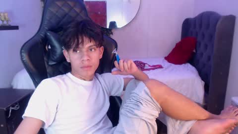 andy_dan1 online show from February 26, 8:22 pm