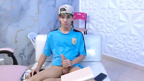 andy_dan1 online show from April 1, 8:39 pm