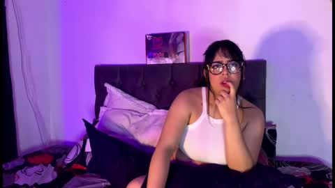 Snapshot of andy_emily chatting on February 27, 1:38 am andy_emily online show from February 27, 1:38 am