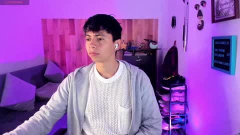 Snapshot of andy_guez_11 chatting on December 7, 9:50 am andy_guez_11 online show from December 7, 9:50 am