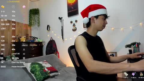 Snapshot of andy_guez_11 chatting on December 22, 10:17 am andy_guez_11 online show from December 22, 10:17 am
