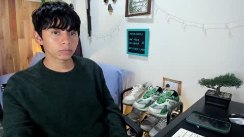 Snapshot of andy_guez_11 chatting on February 4, 12:55 pm andy_guez_11 online show from February 4, 12:55 pm
