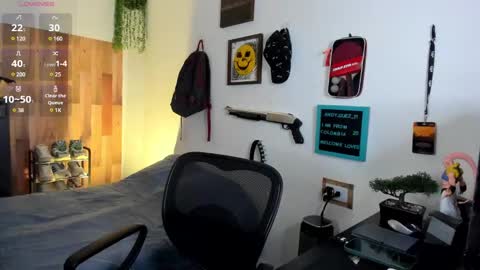 Snapshot of andy_guez_11 chatting on February 14, 12:57 pm andy_guez_11 online show from February 14, 12:57 pm