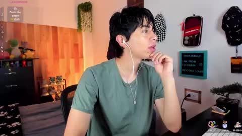 Snapshot of andy_guez_11 chatting on February 26, 1:19 pm andy_guez_11 online show from February 26, 1:19 pm