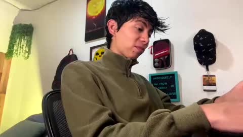 Snapshot of andy_guez_11 chatting on March 7, 10:13 am andy_guez_11 online show from March 7, 10:13 am