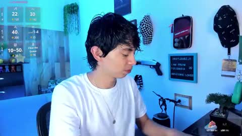 Snapshot of andy_guez_11 chatting on March 10, 11:10 am andy_guez_11 online show from March 10, 11:10 am