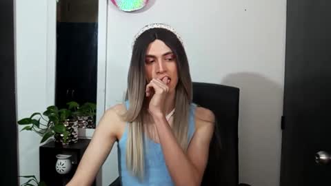 Snapshot of andy_vander chatting on November 30, 9:46 am Andy van der Rose online show from November 30, 9:46 am