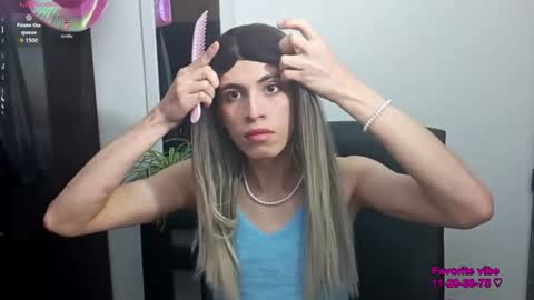 Snapshot of andy_vander chatting on February 6, 8:51 am Andy van der Rose online show from February 6, 8:51 am