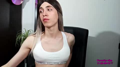 Snapshot of andy_vander chatting on February 14, 8:55 am Andy van der Rose online show from February 14, 8:55 am