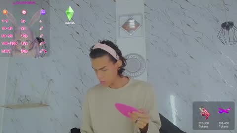 Snapshot of andyfboy chatting on February 19, 12:12 pm andy online show from February 19, 12:12 pm