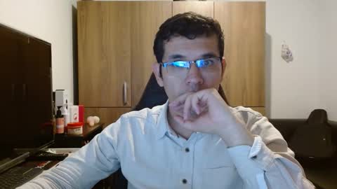 Snapshot of andyisasexmirrage chatting on December 15, 3:00 am Andres online show from December 15, 3:00 am