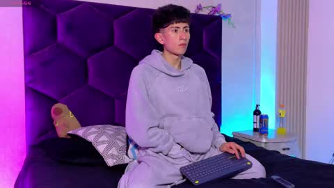 andyjustgame  online show from April 24, 4:48 am