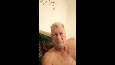 andyk1704 online show from December 15, 5:23 am