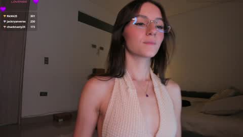 Snapshot of anelisse_ chatting on December 19, 12:13 am online show from December 19, 12:13 am