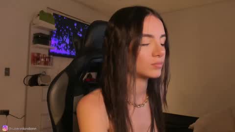 Snapshot of anelisse_ chatting on November 13, 4:50 pm online show from November 13, 4:50 pm