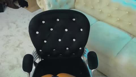 Anne online show from February 18, 6:15 pm