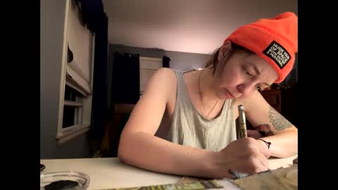 Snapshot of aneoakley chatting on December 14, 7:47 am aneoakley online show from December 14, 7:47 am