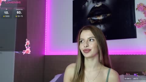 Snapshot of anexxblondie chatting on December 4, 7:23 pm Ane online show from December 4, 7:23 pm