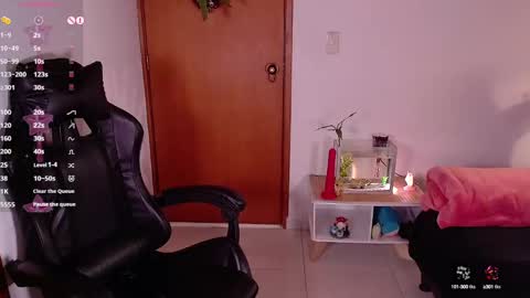 Snapshot of angel_bless19 chatting on December 4, 9:35 pm Angel help me with 100 thumbs up online show from December 4, 9:35 pm