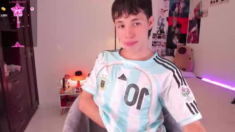 Snapshot of angel_bless19 chatting on October 6, 9:34 pm Angel help me with 100 thumbs up online show from October 6, 9:34 pm