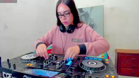 Snapshot of angel_blondie_ chatting on October 22, 2:12 am Anglica online show from October 22, 2:12 am