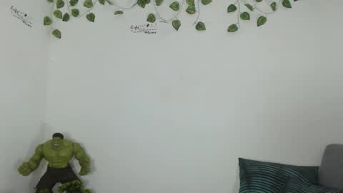 Snapshot of angel_curl chatting on November 21, 9:35 pm Angel Curl online show from November 21, 9:35 pm