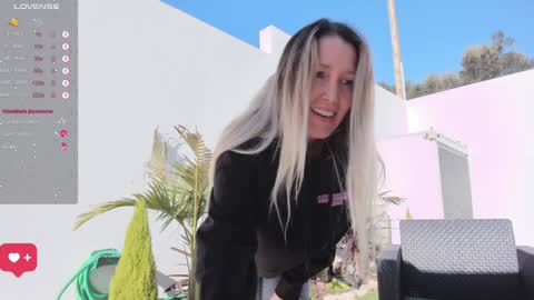 Snapshot of angel_danm_milf chatting on January 16, 11:37 am Patricia - online show from January 16, 11:37 am