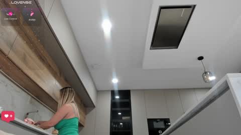 Snapshot of angel_danm_milf chatting on February 6, 4:25 pm Patricia - online show from February 6, 4:25 pm