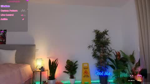 Snapshot of angel_danm_milf chatting on November 10, 9:30 am Patricia - online show from November 10, 9:30 am