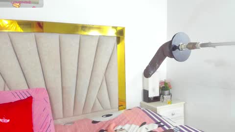 Snapshot of angel_dthroat chatting on December 11, 3:05 pm ANGHEL online show from December 11, 3:05 pm