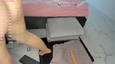 Snapshot of angel_face_devil_mind chatting on January 9, 8:03 am Viktoria online show from January 9, 8:03 am