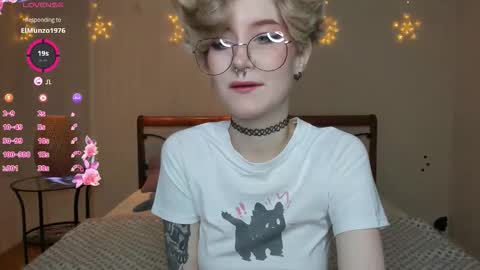 Snapshot of angel_julles chatting on November 6, 1:06 am Angel Dust online show from November 6, 1:06 am