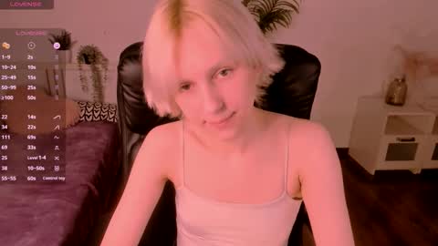 Snapshot of angel_kittie chatting on November 10, 3:22 pm angel online show from November 10, 3:22 pm