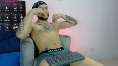 angel_kyrozz online show from March 25, 7:09 pm