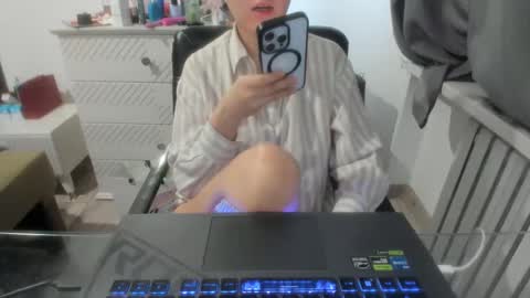 Snapshot of angel_lee__ chatting on February 12, 6:29 am angel_lee__ online show from February 12, 6:29 am