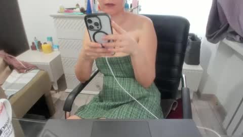 Snapshot of angel_lee__ chatting on February 16, 7:48 am angel_lee__ online show from February 16, 7:48 am