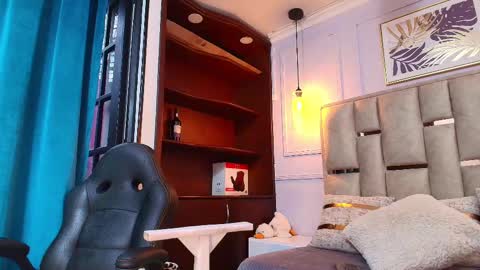 Nicolle  online show from February 12, 11:51 am