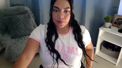 Snapshot of angela_santana_ chatting on November 28, 6:43 pm Angela online show from November 28, 6:43 pm