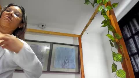 angela_ss online show from November 6, 4:30 pm