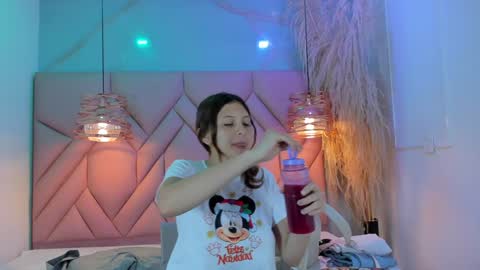 Snapshot of angelaa_cute chatting on December 16, 12:06 pm ANGELA online show from December 16, 12:06 pm